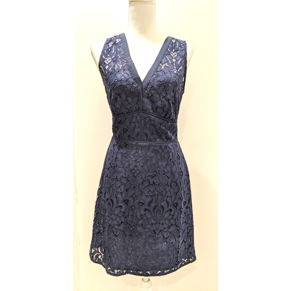 BB Dakota Janelle V neck navy lace dress - Picture 7 of 10